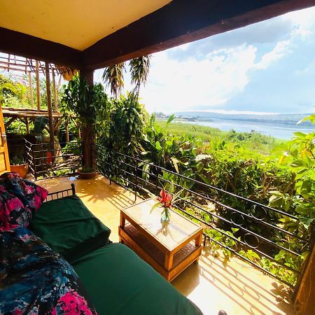 Homeonthenile Lake View Double Джинджа Екстериор снимка